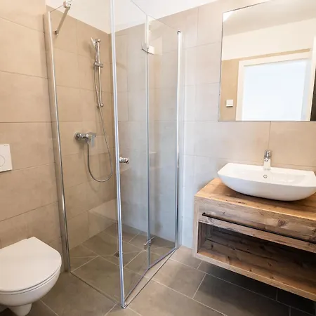 Spacious With Terrace For 8 Guests *